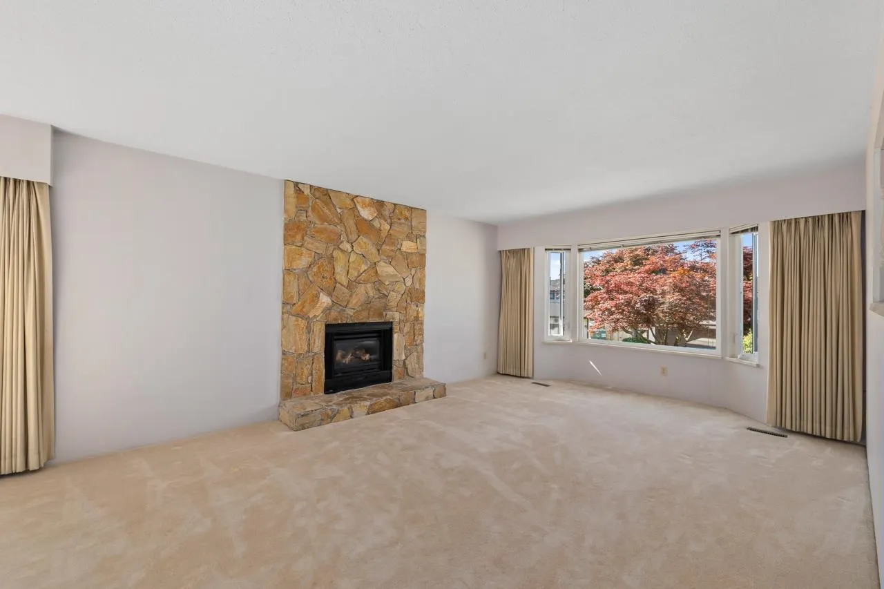 1605 Hemlock Place