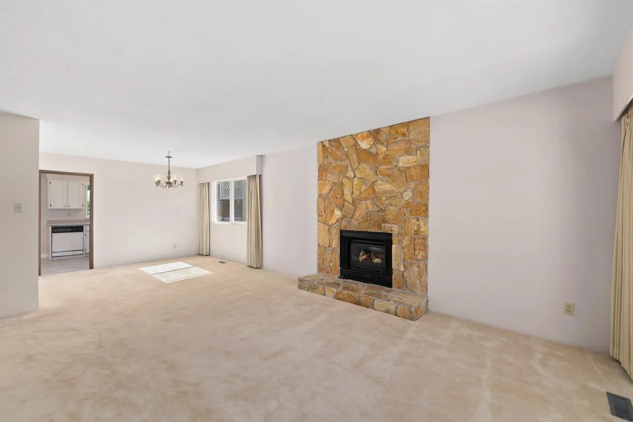 1605 Hemlock Place