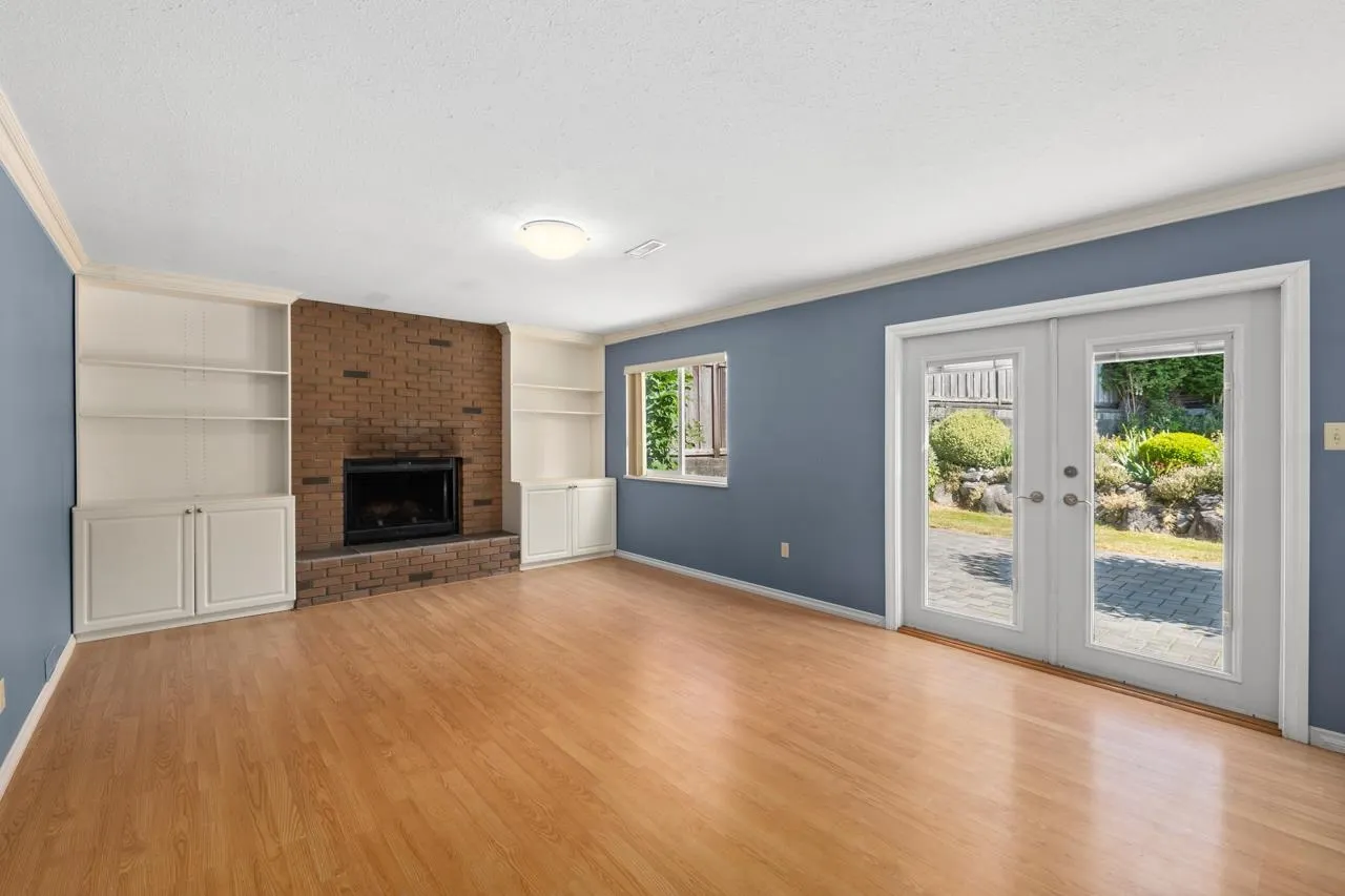1605 Hemlock Place