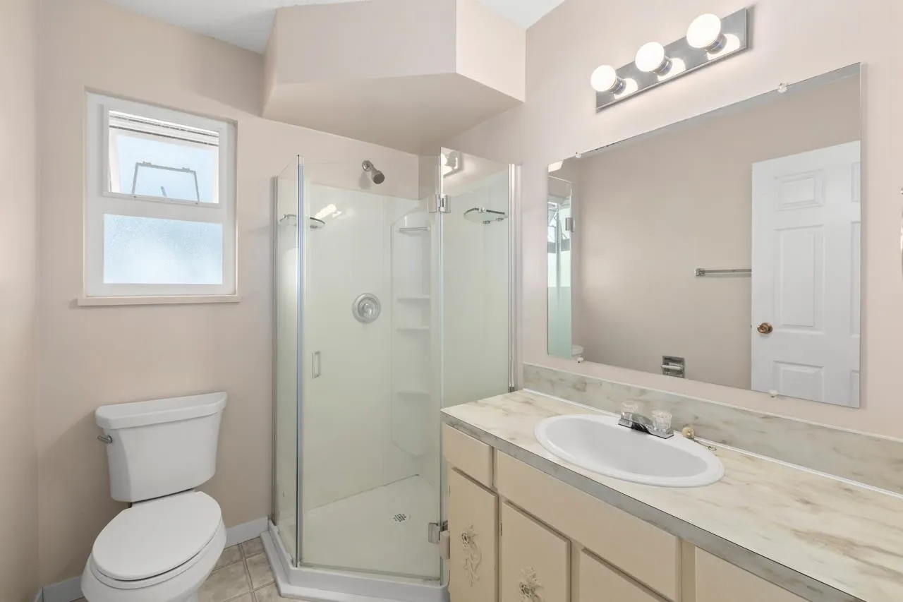 1605 Hemlock Place