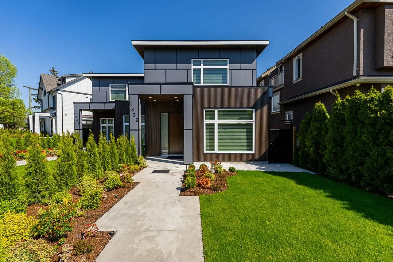 2833 Oliver Crescent