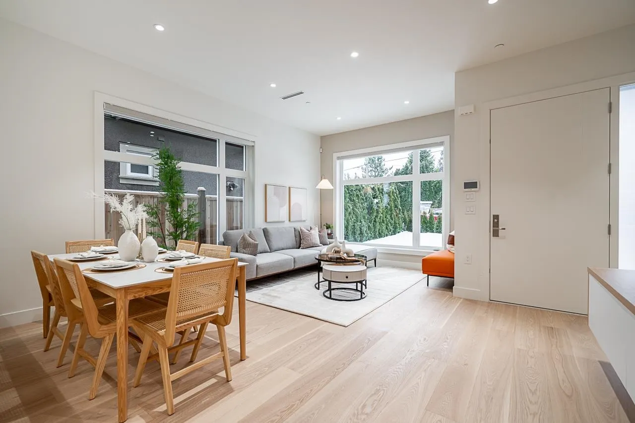 2833 Oliver Crescent