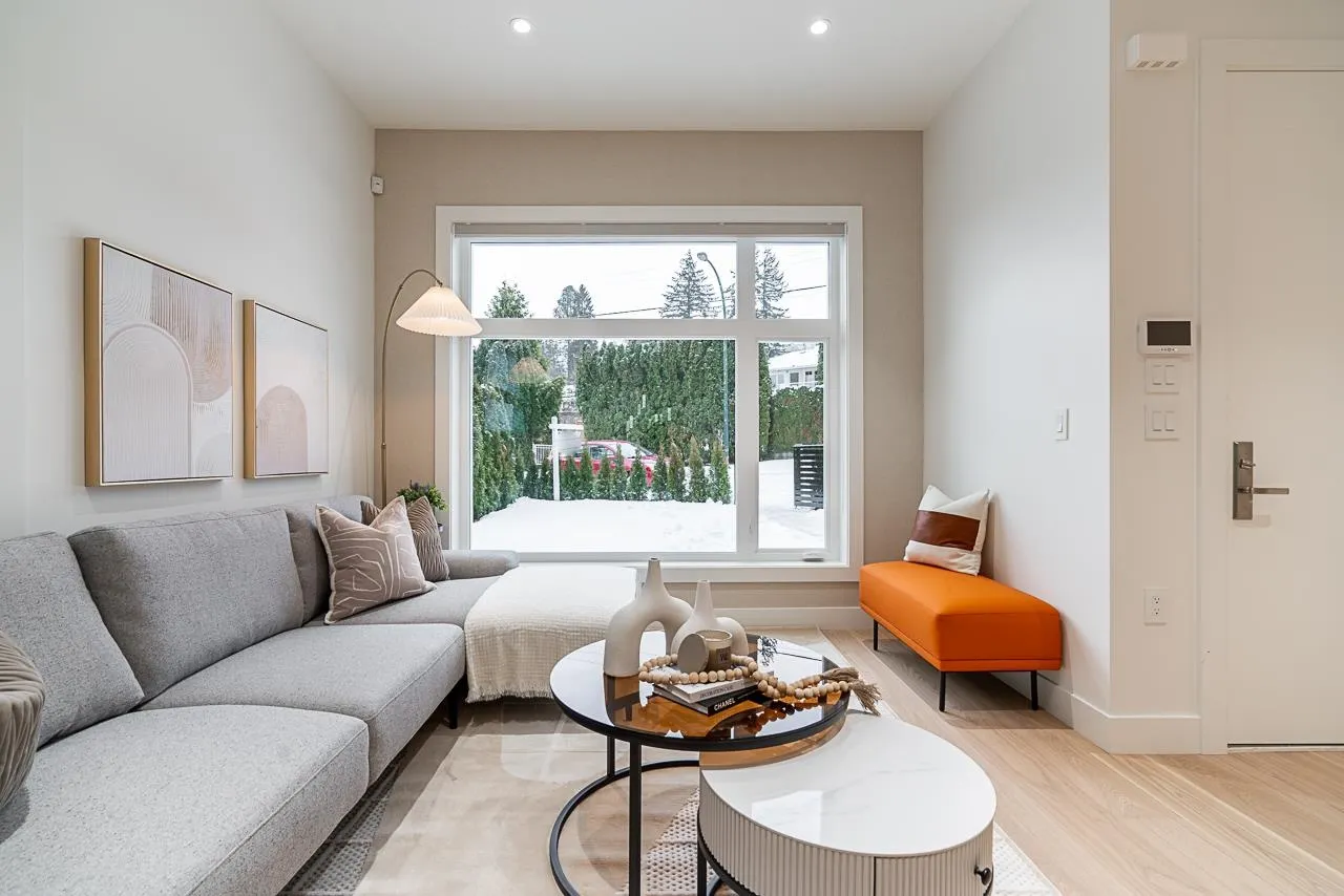 2833 Oliver Crescent