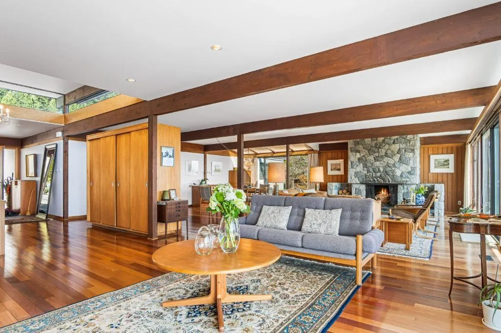 1132 Crestline Road