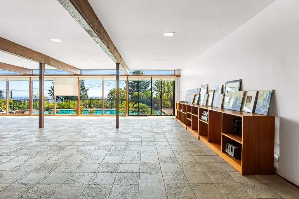 1132 Crestline Road