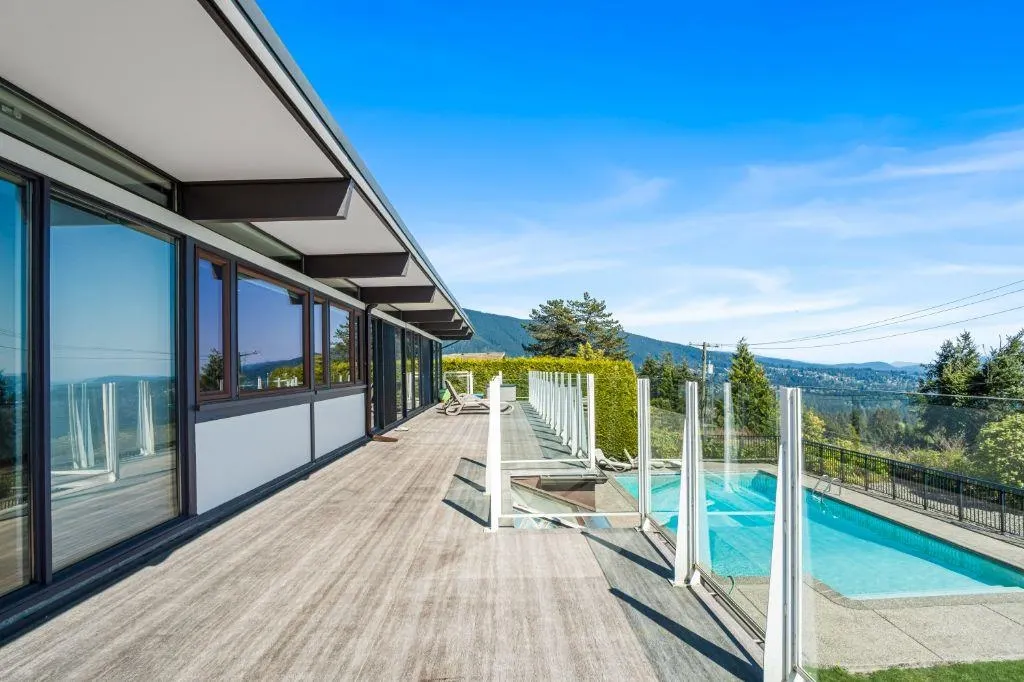 1132 Crestline Road