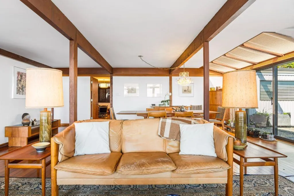 1132 Crestline Road