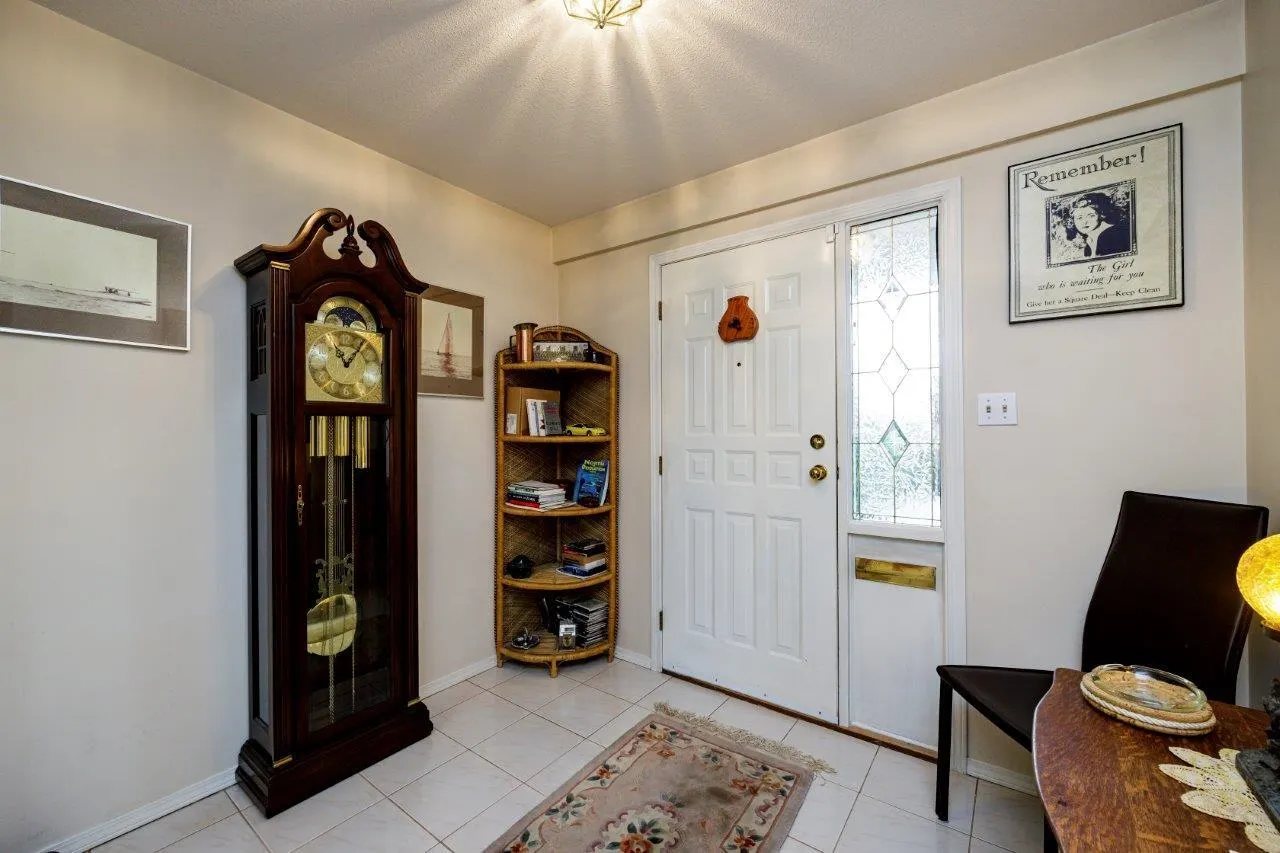2 261 W 16th Street