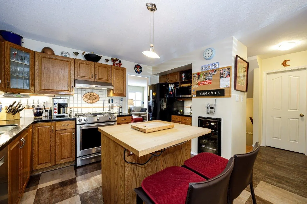 2 261 W 16th Street
