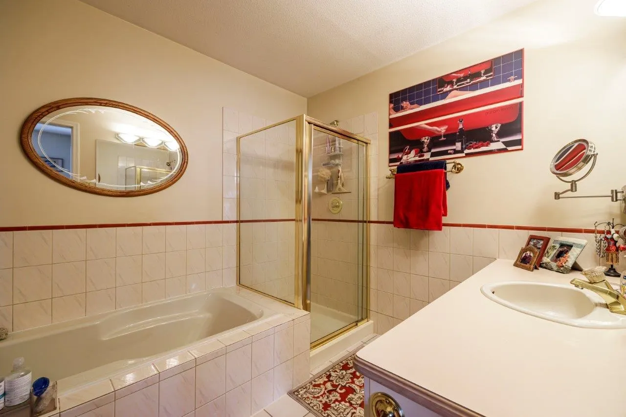 2 261 W 16th Street