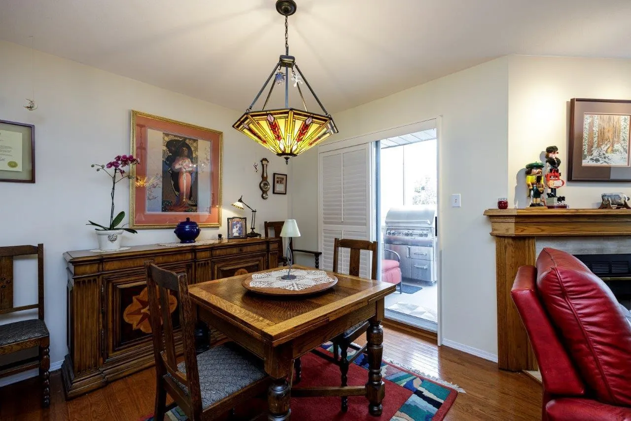 2 261 W 16th Street
