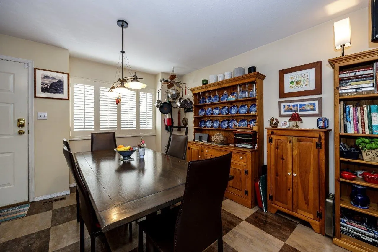 2 261 W 16th Street