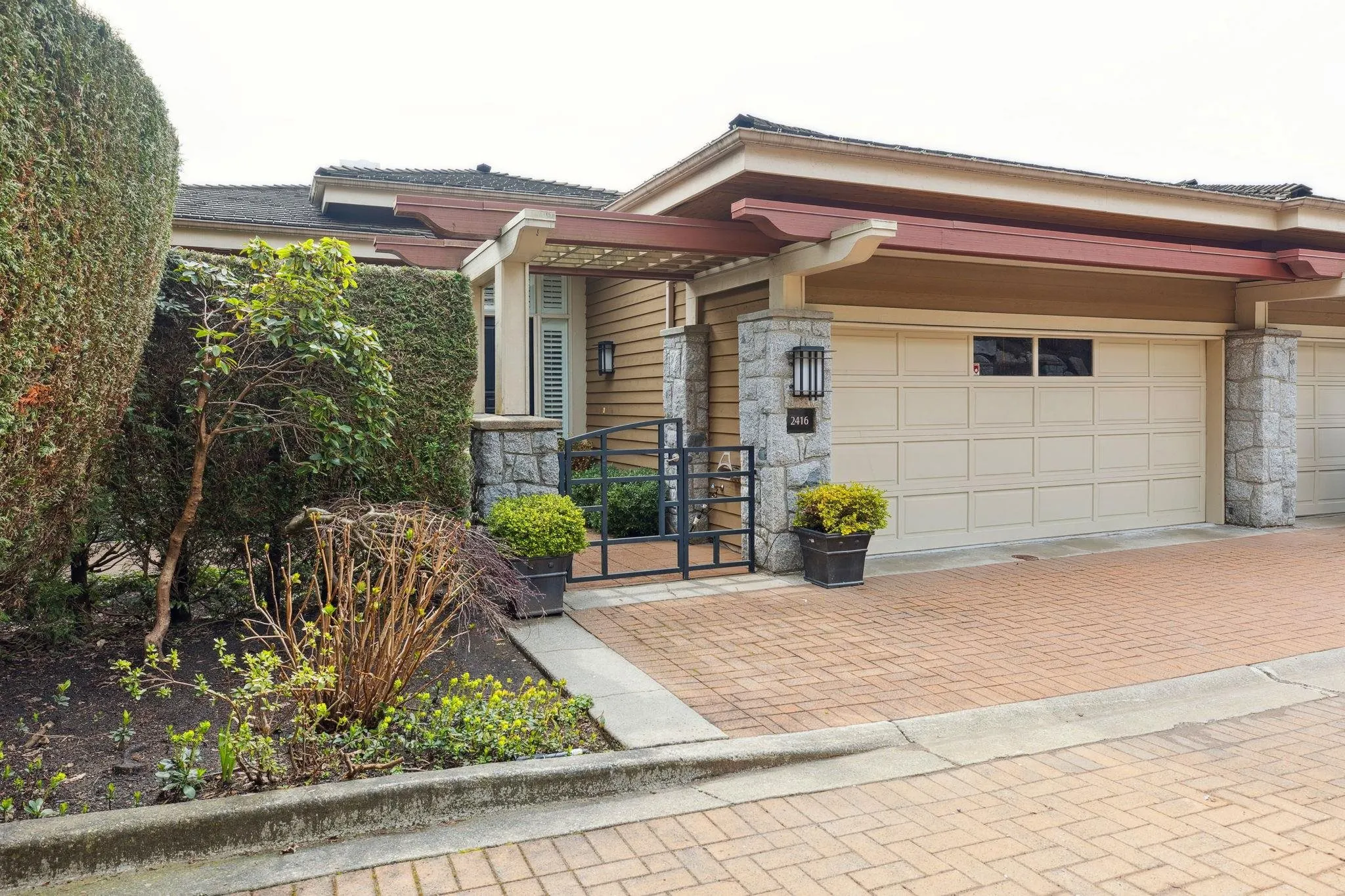 2416 Carr Lane