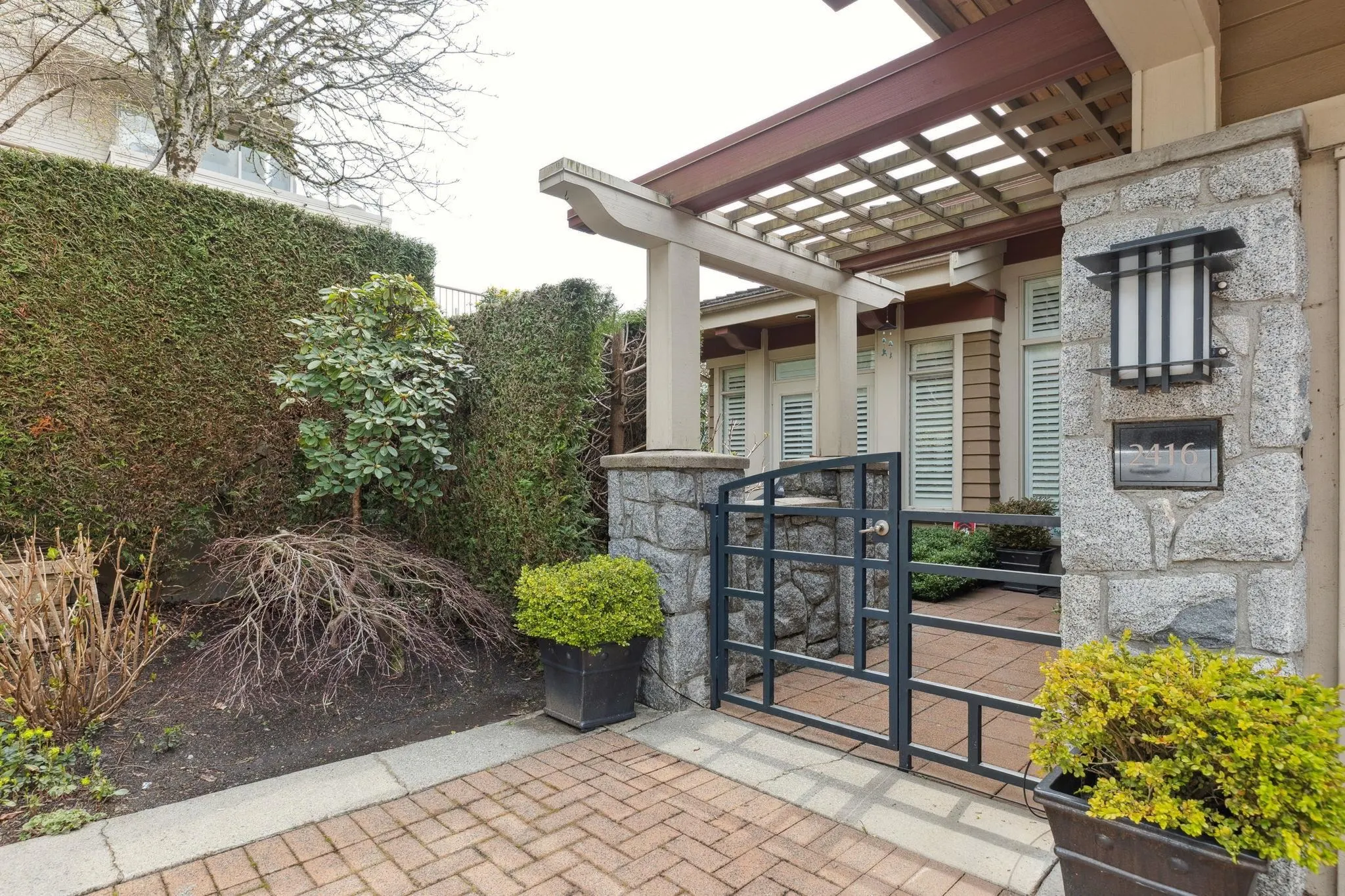 2416 Carr Lane