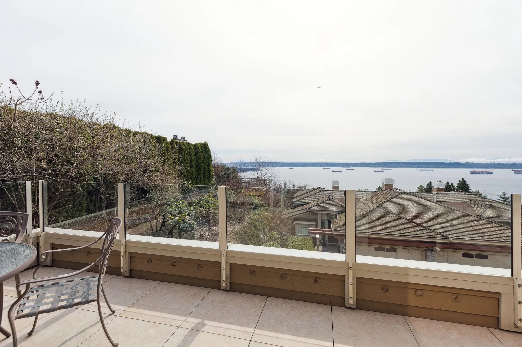2416 Carr Lane