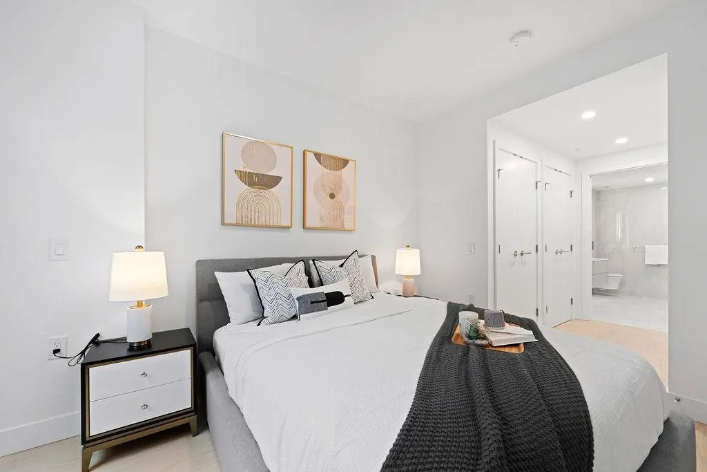 202 1331 Marine Drive