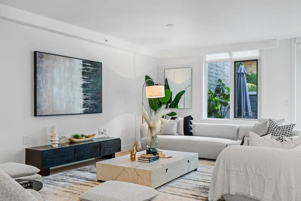 202 1331 Marine Drive