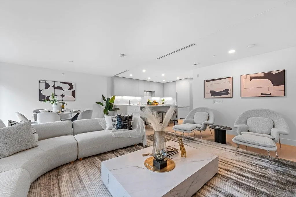 202 1331 Marine Drive
