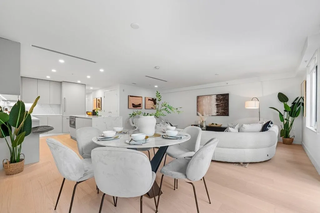 202 1331 Marine Drive