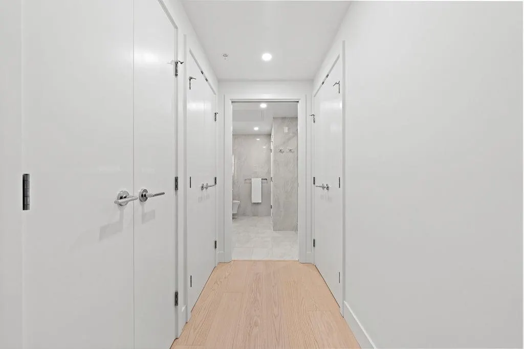 202 1331 Marine Drive
