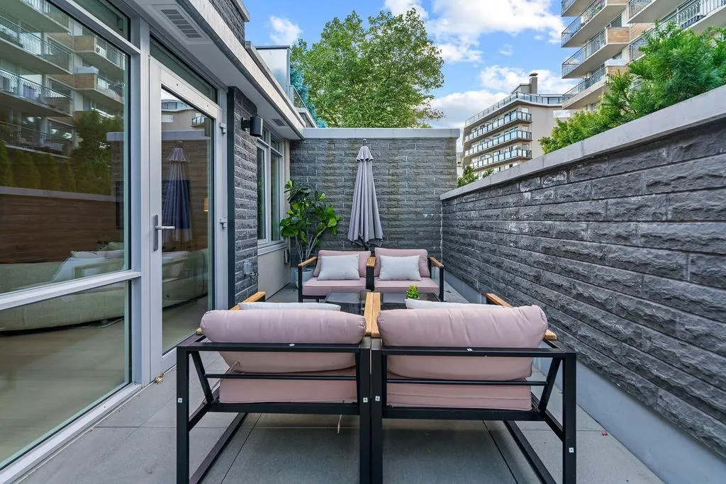 202 1331 Marine Drive