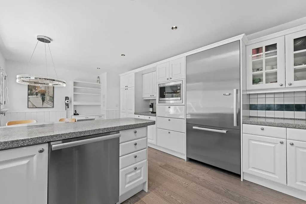 685 King Georges Way