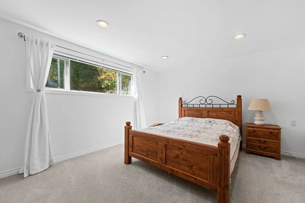 685 King Georges Way