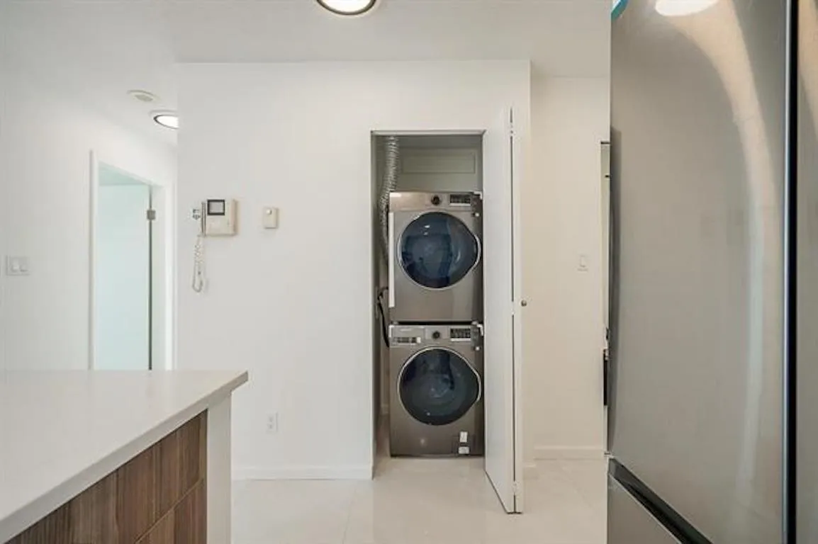 7* 199 Drake Street
