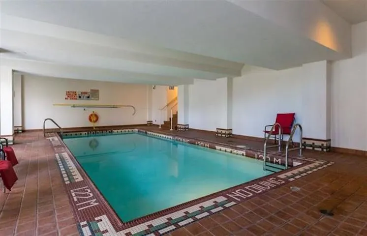 7* 199 Drake Street