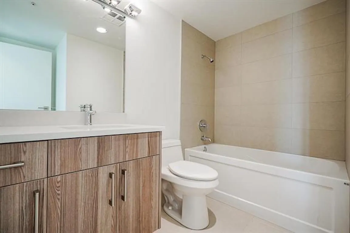 7* 199 Drake Street