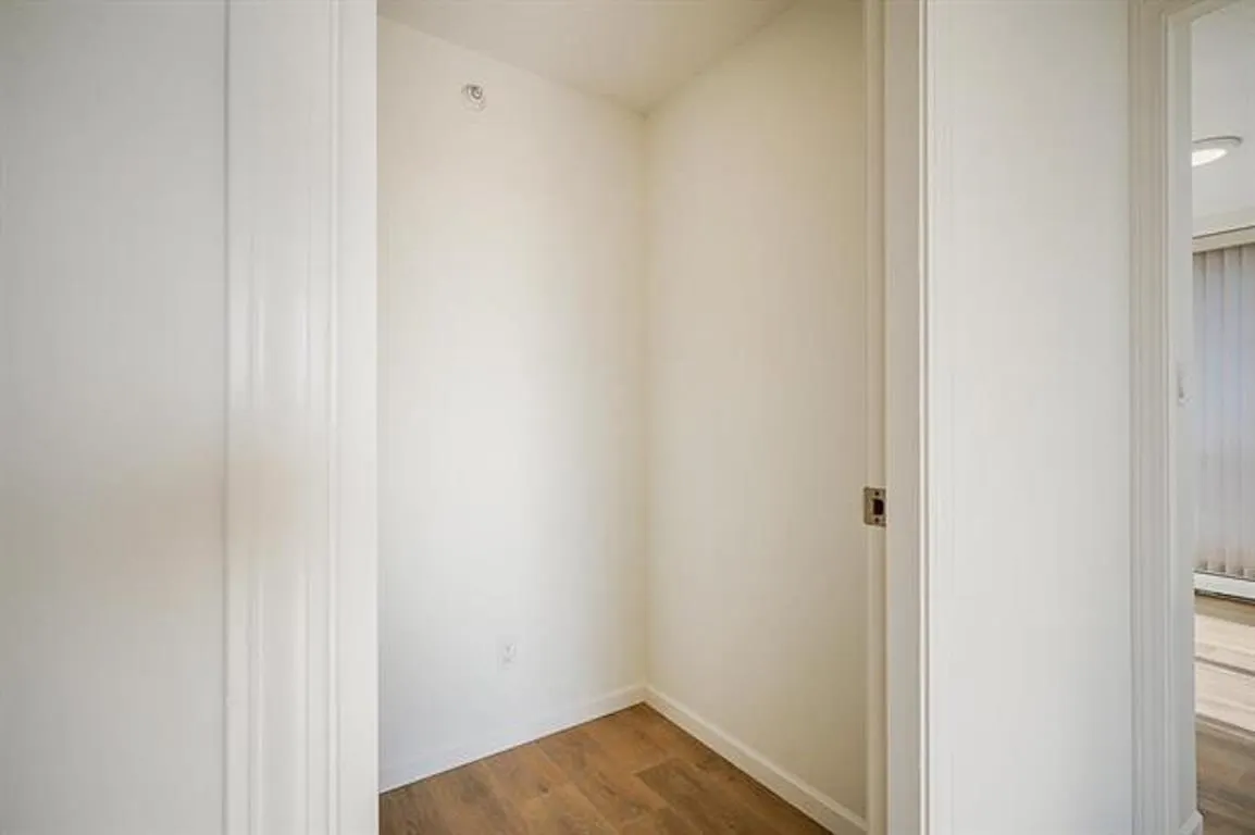 7* 199 Drake Street