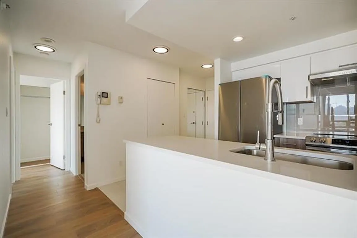 7* 199 Drake Street