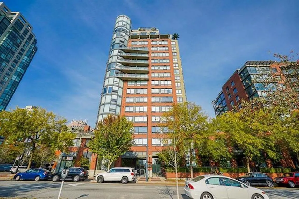 7* 199 Drake Street