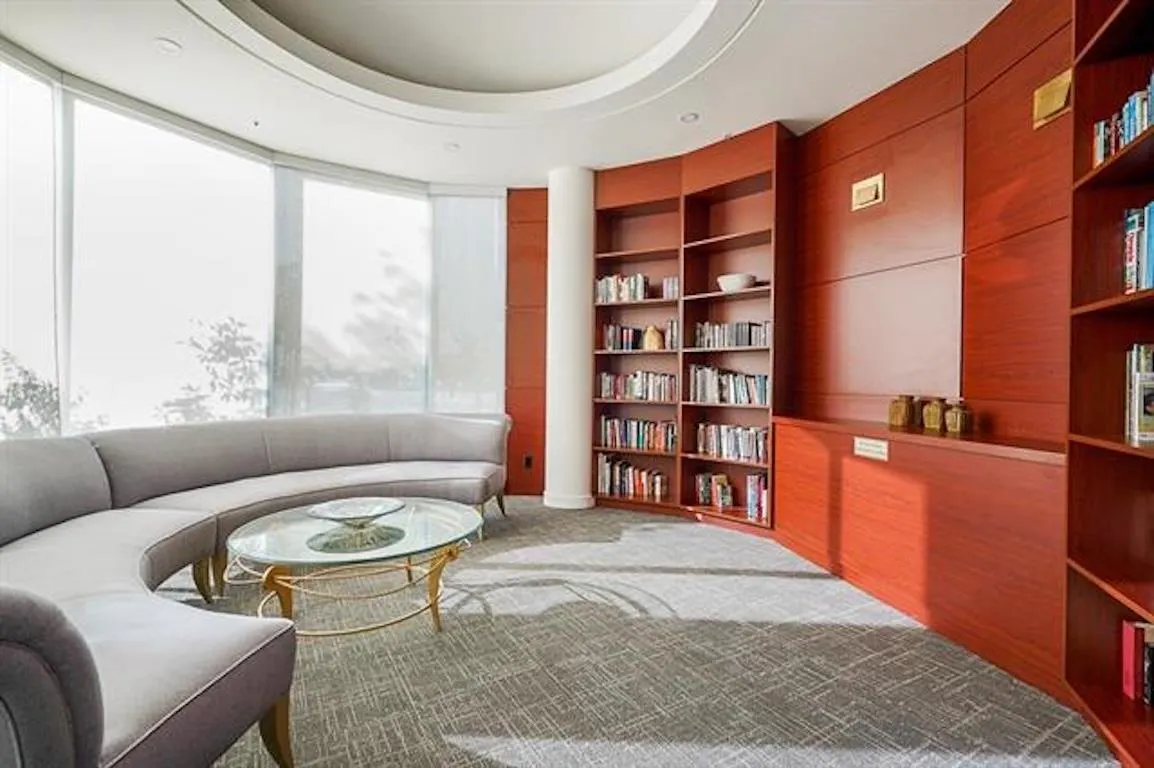 7* 199 Drake Street