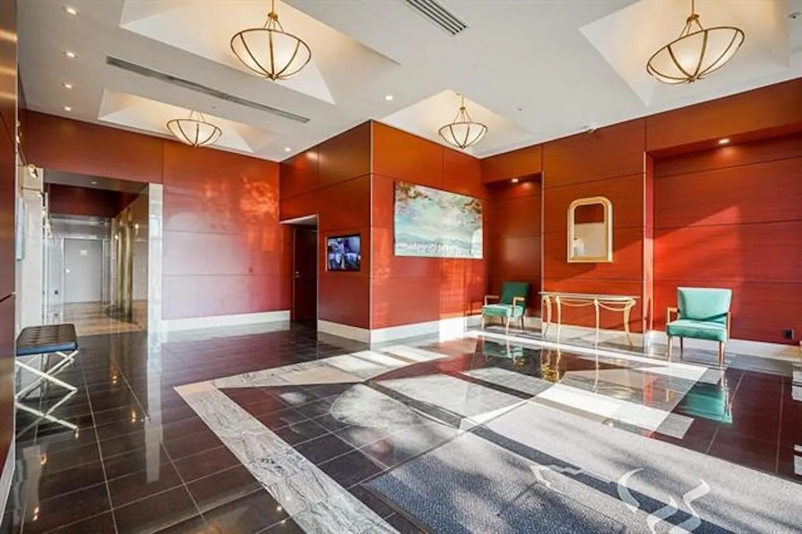 7* 199 Drake Street