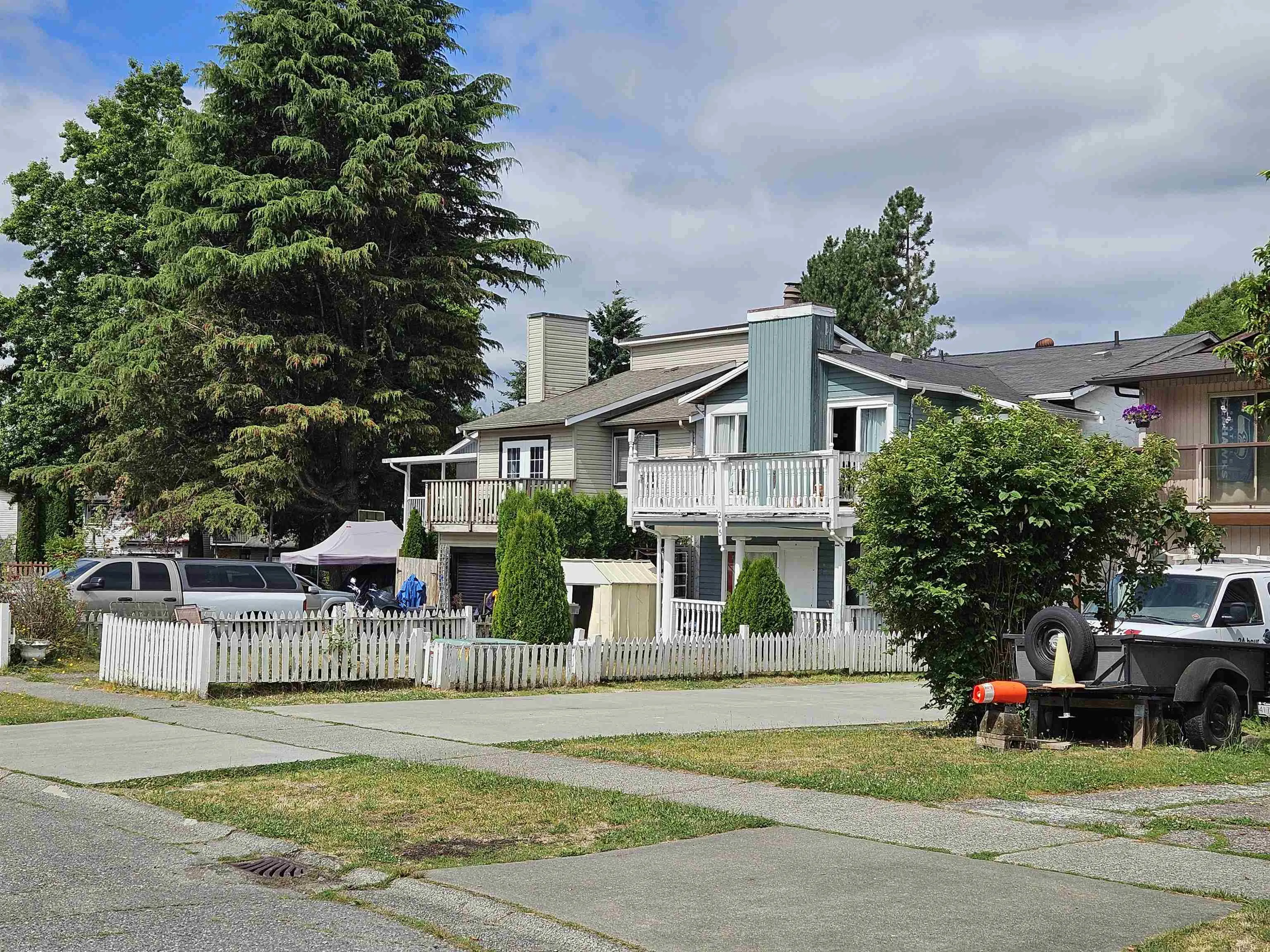 205 Davis Crescent
