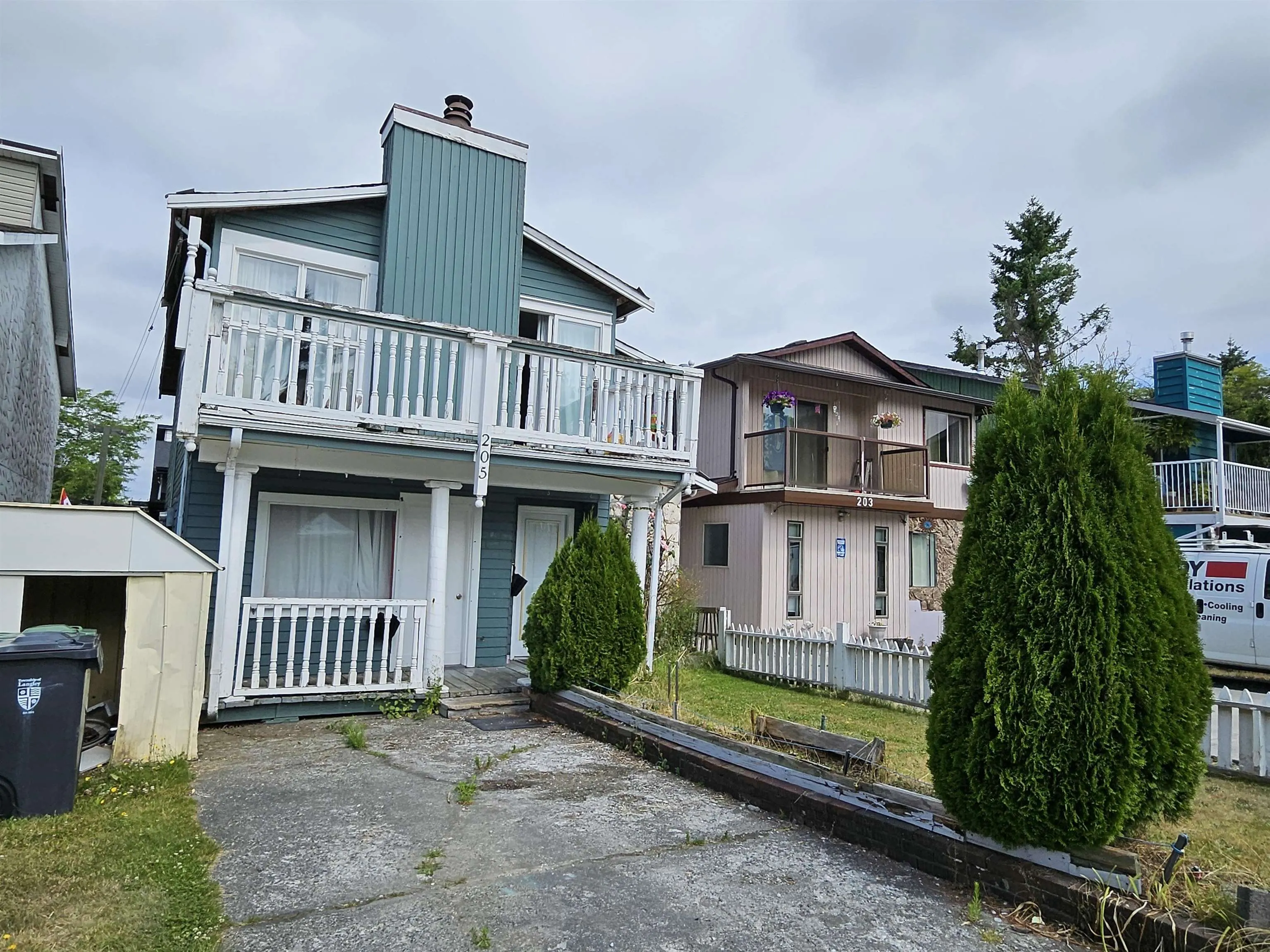 205 Davis Crescent
