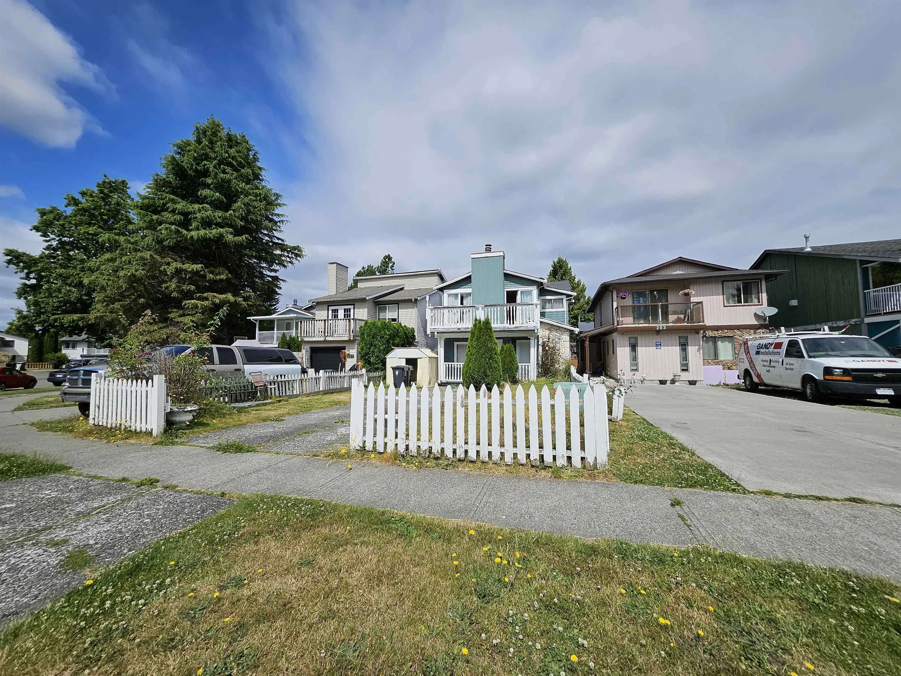 205 Davis Crescent
