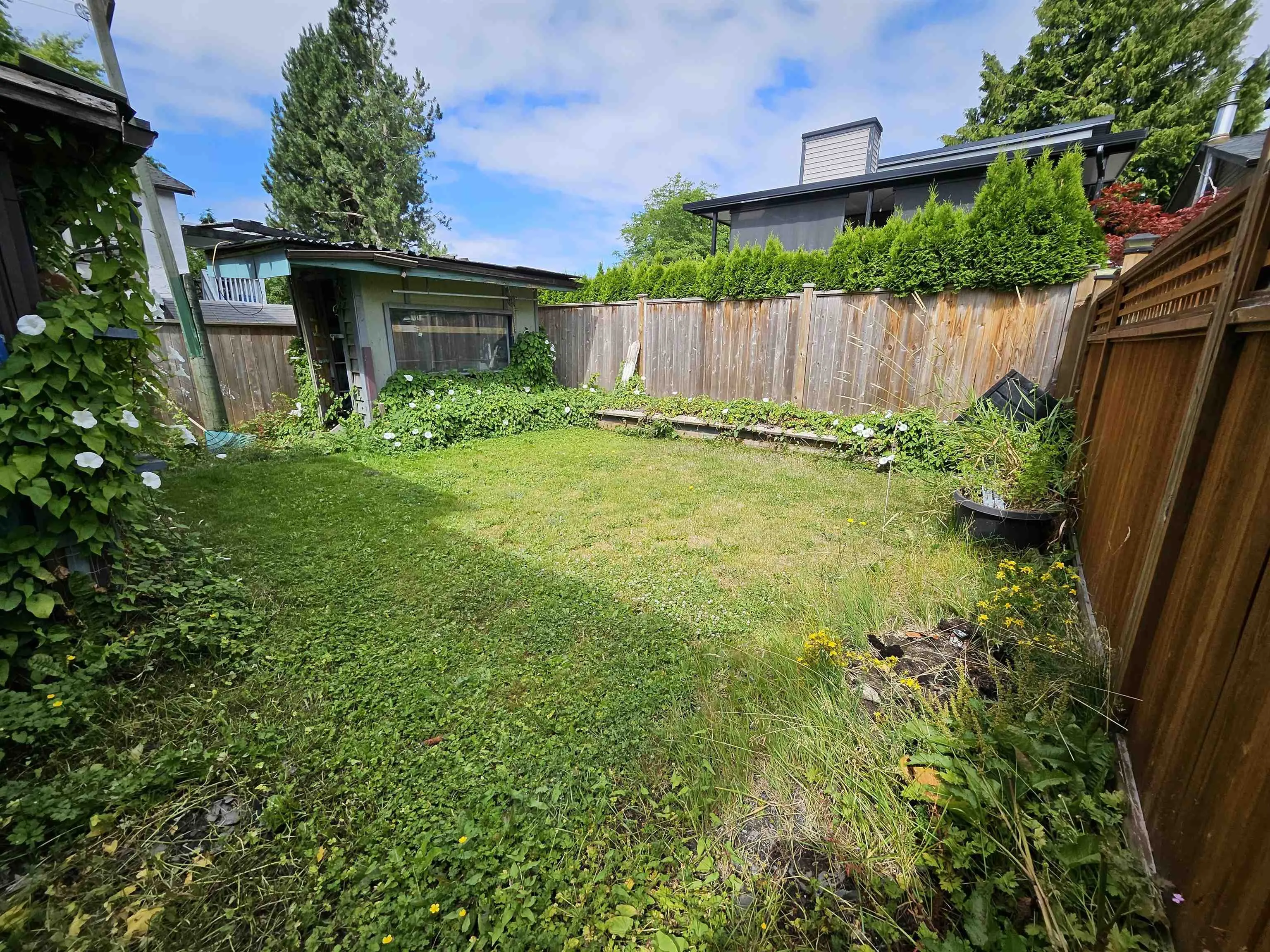 205 Davis Crescent