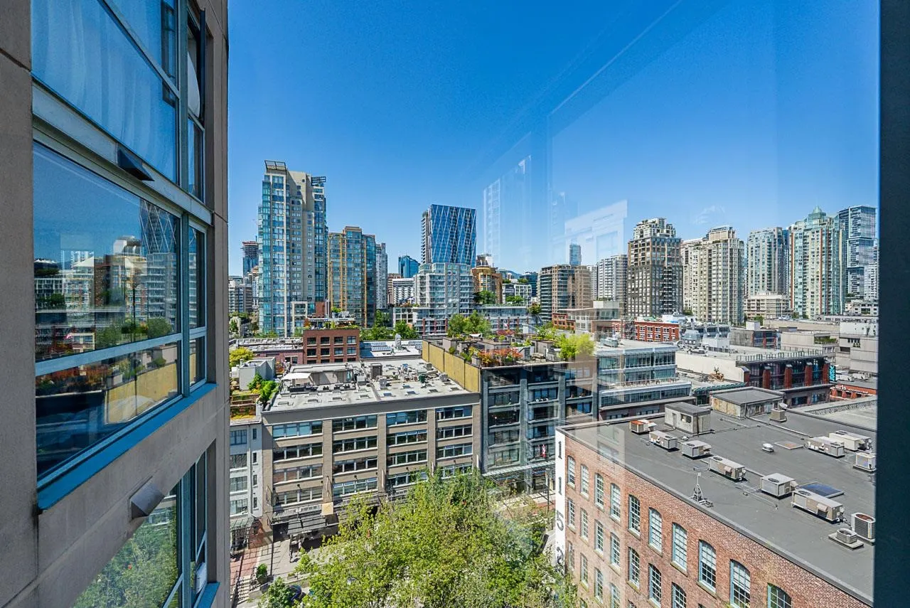 1304 283 Davie Street