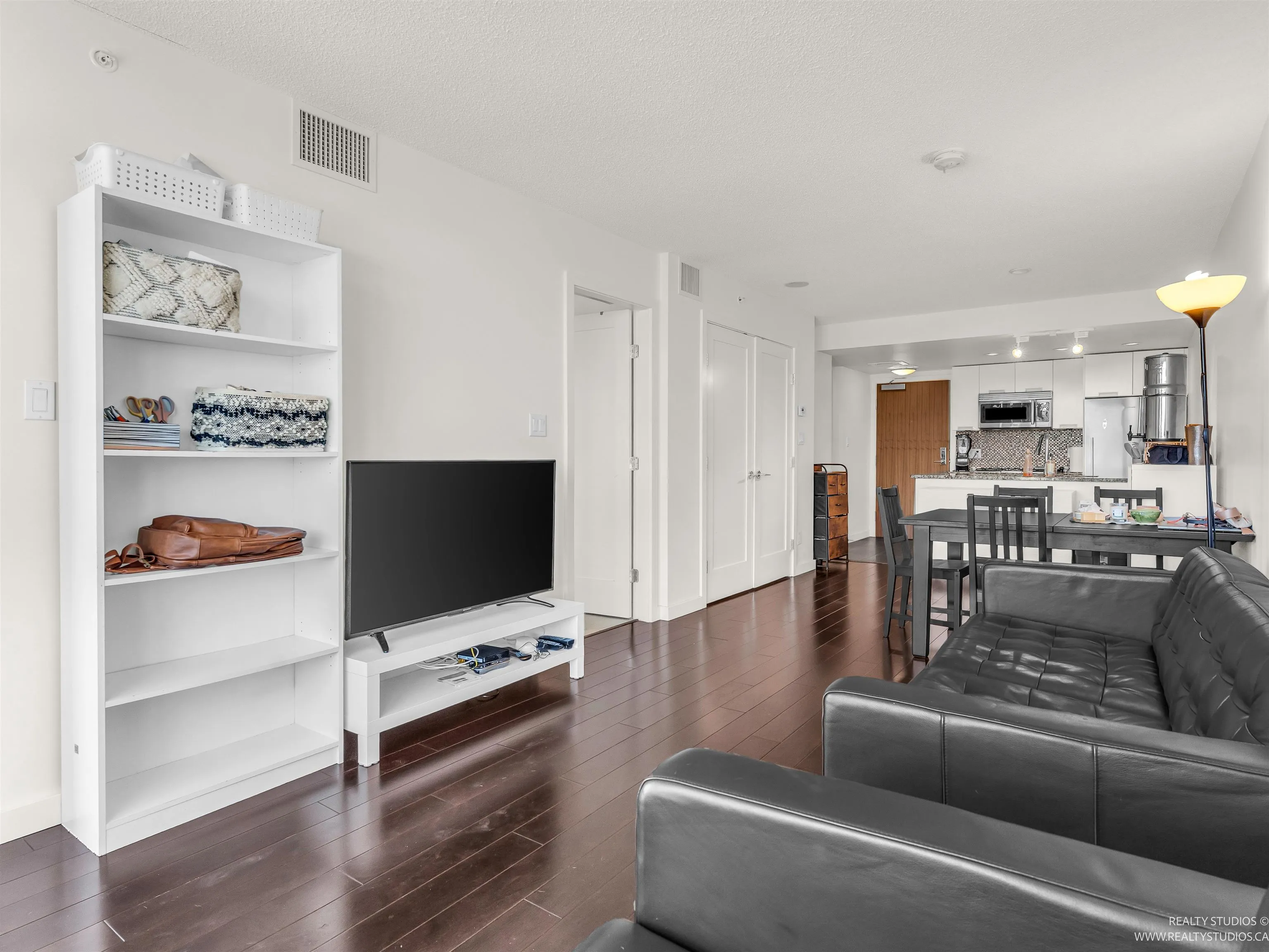 768 2080 W Broadway