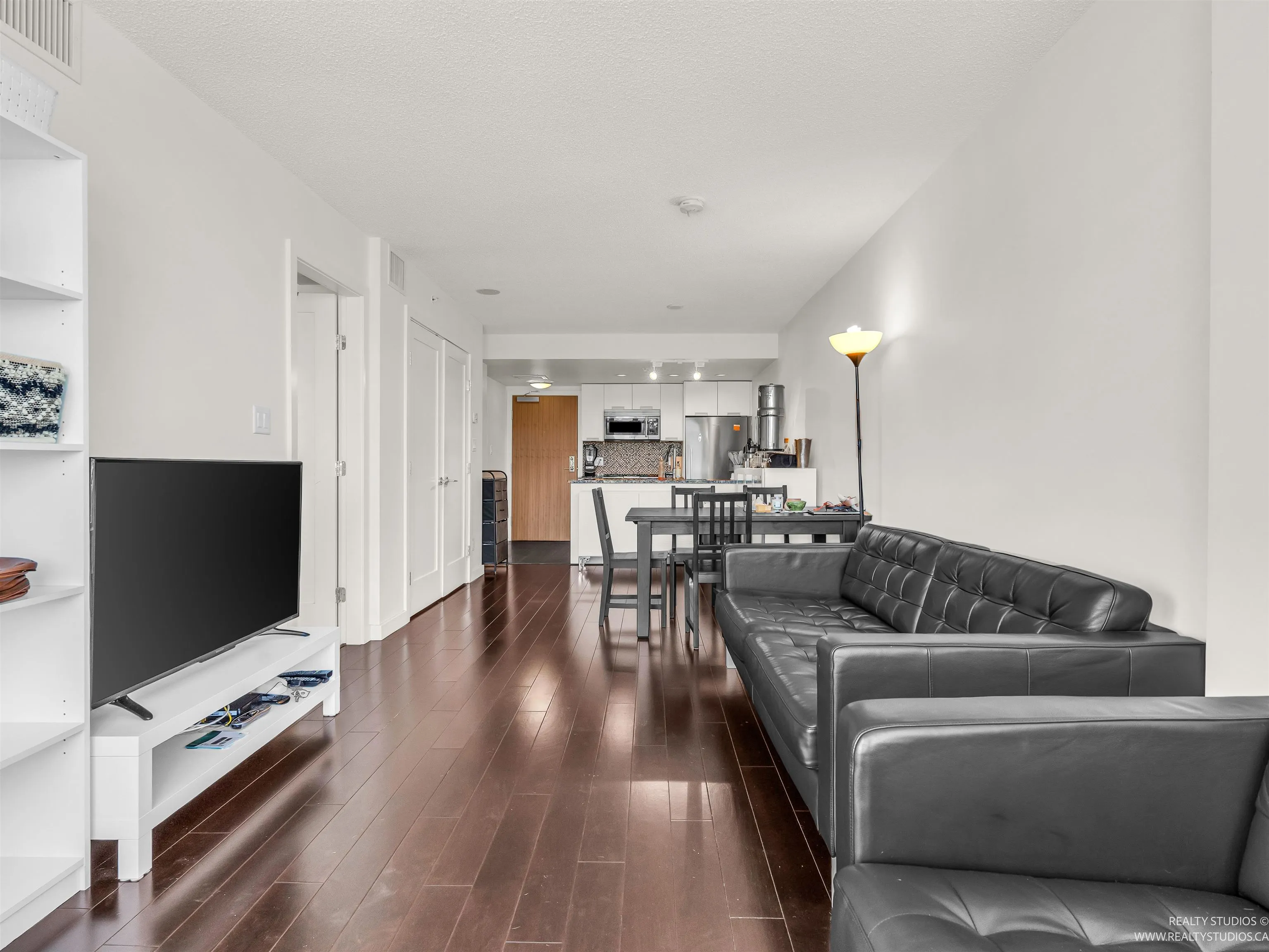 768 2080 W Broadway