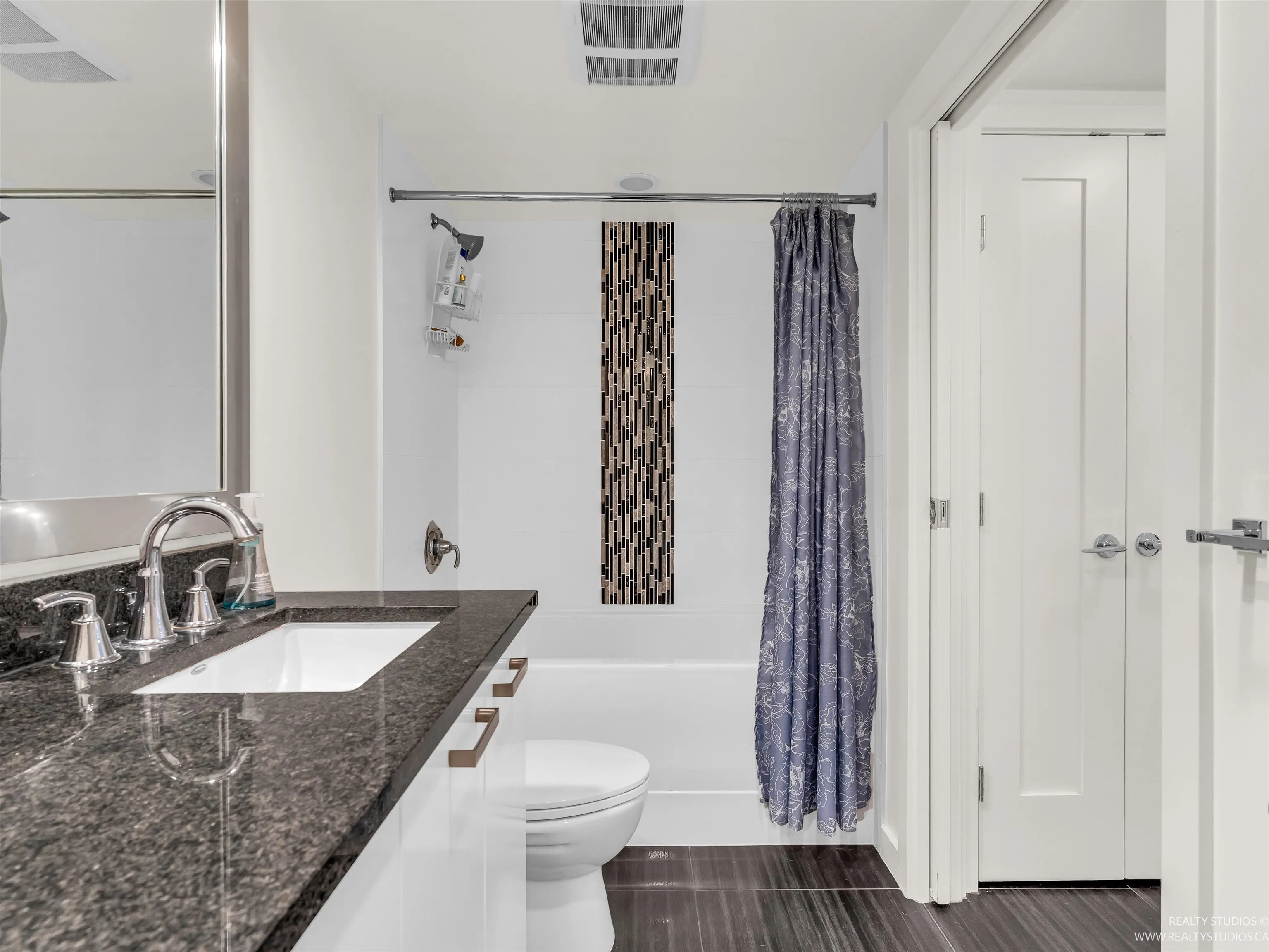 768 2080 W Broadway