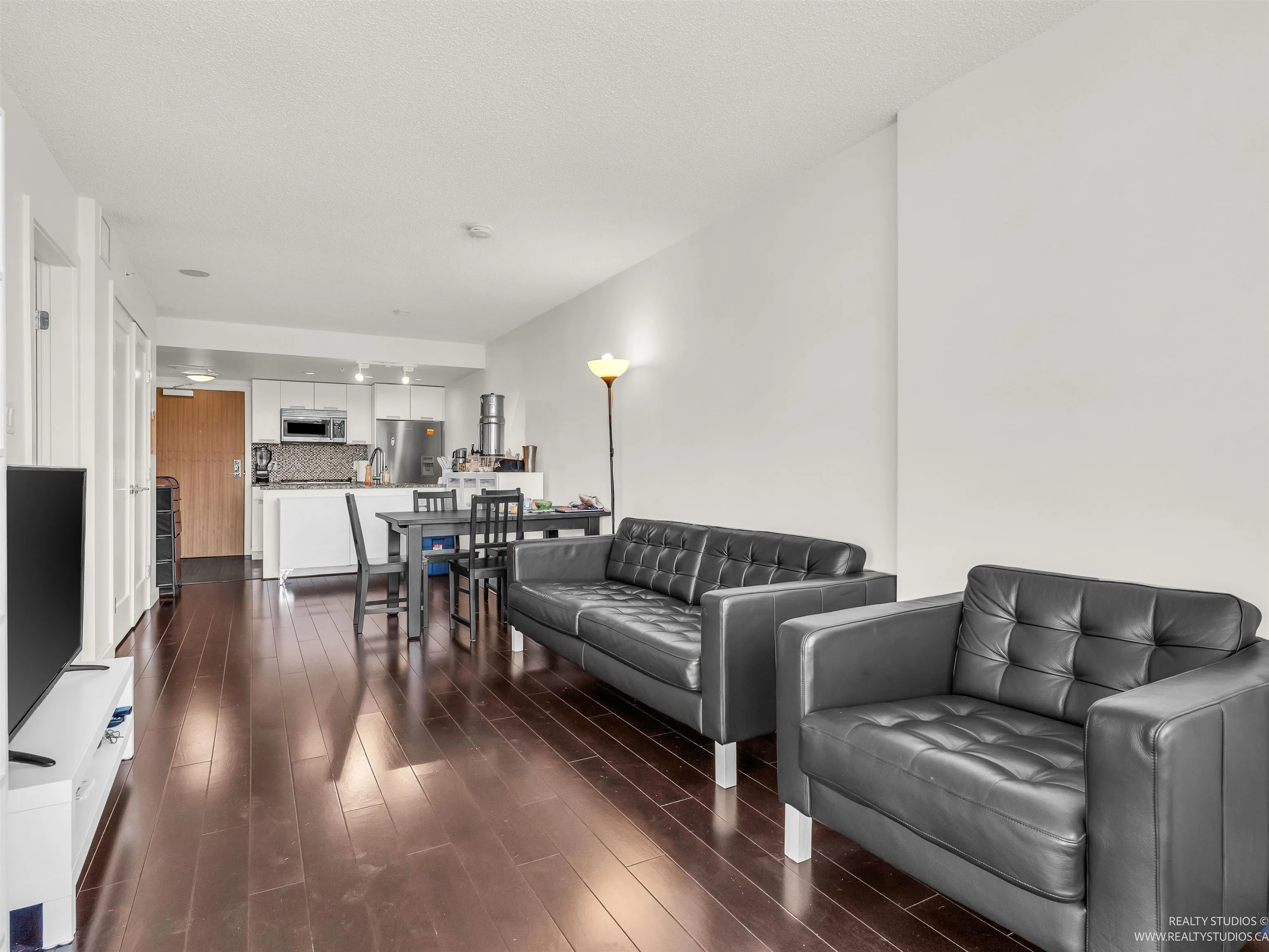 768 2080 W Broadway