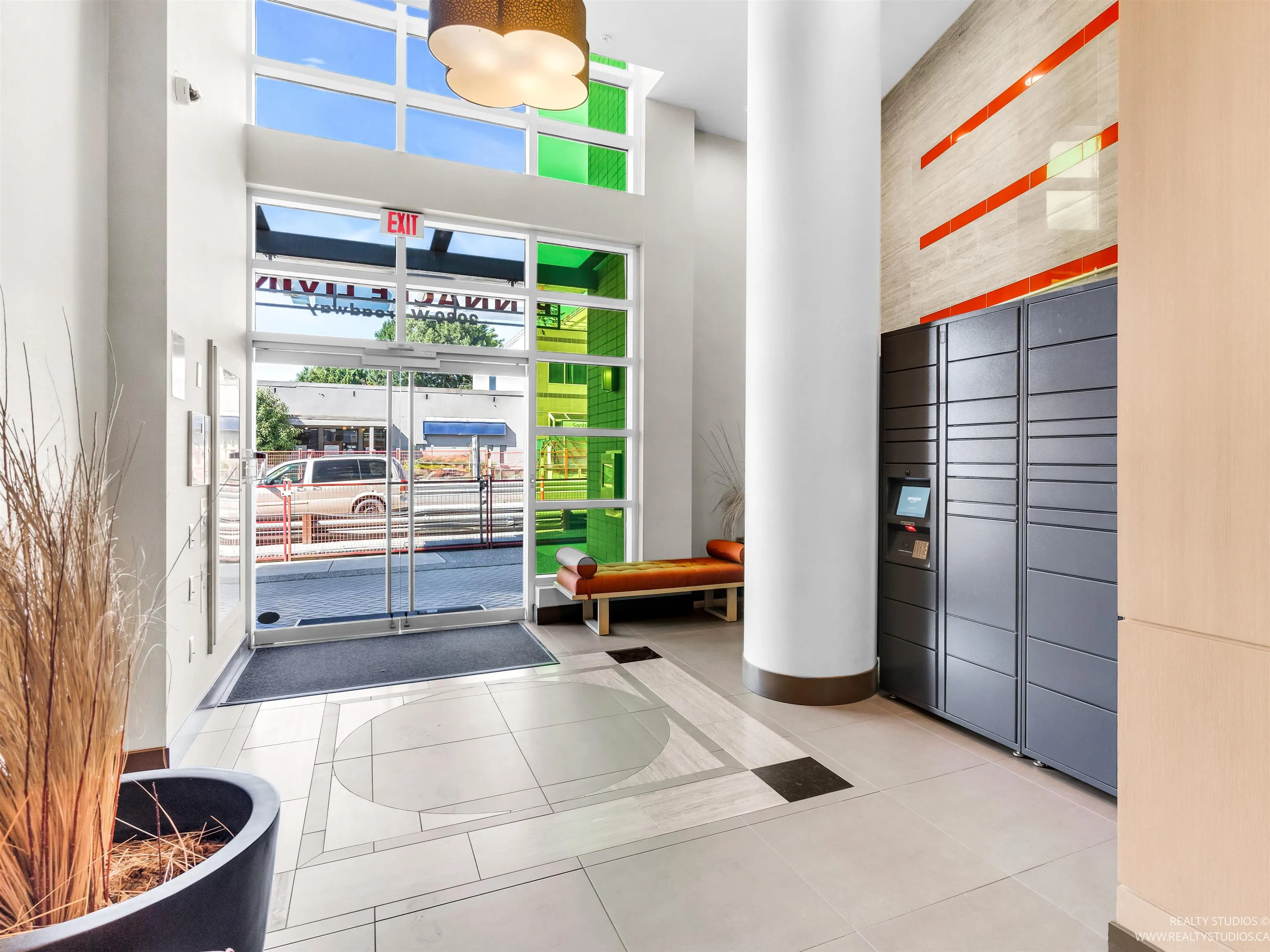768 2080 W Broadway