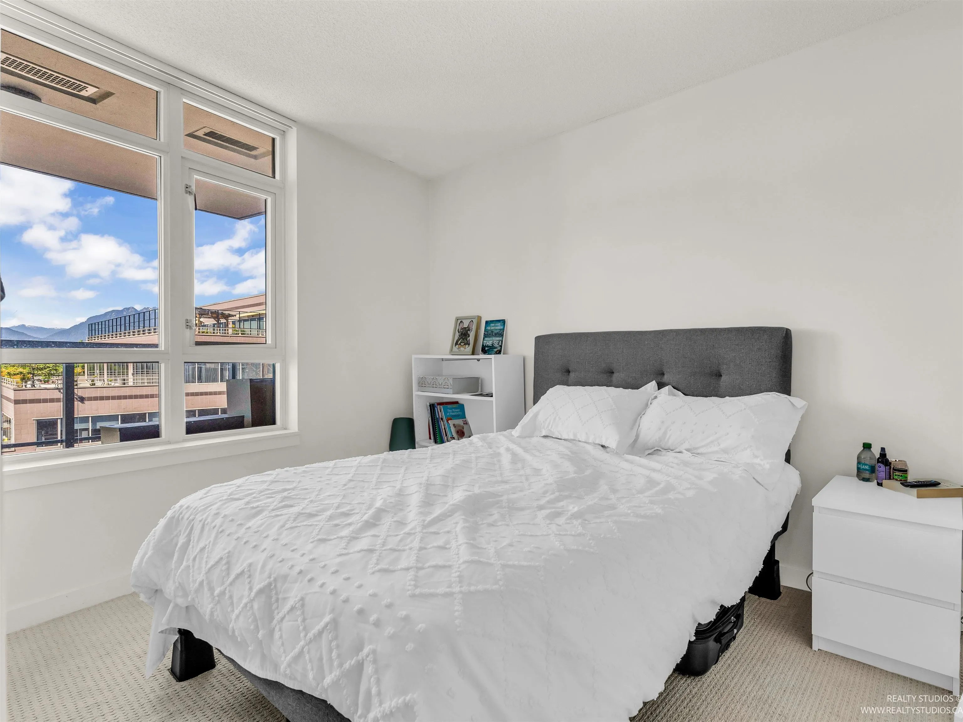768 2080 W Broadway