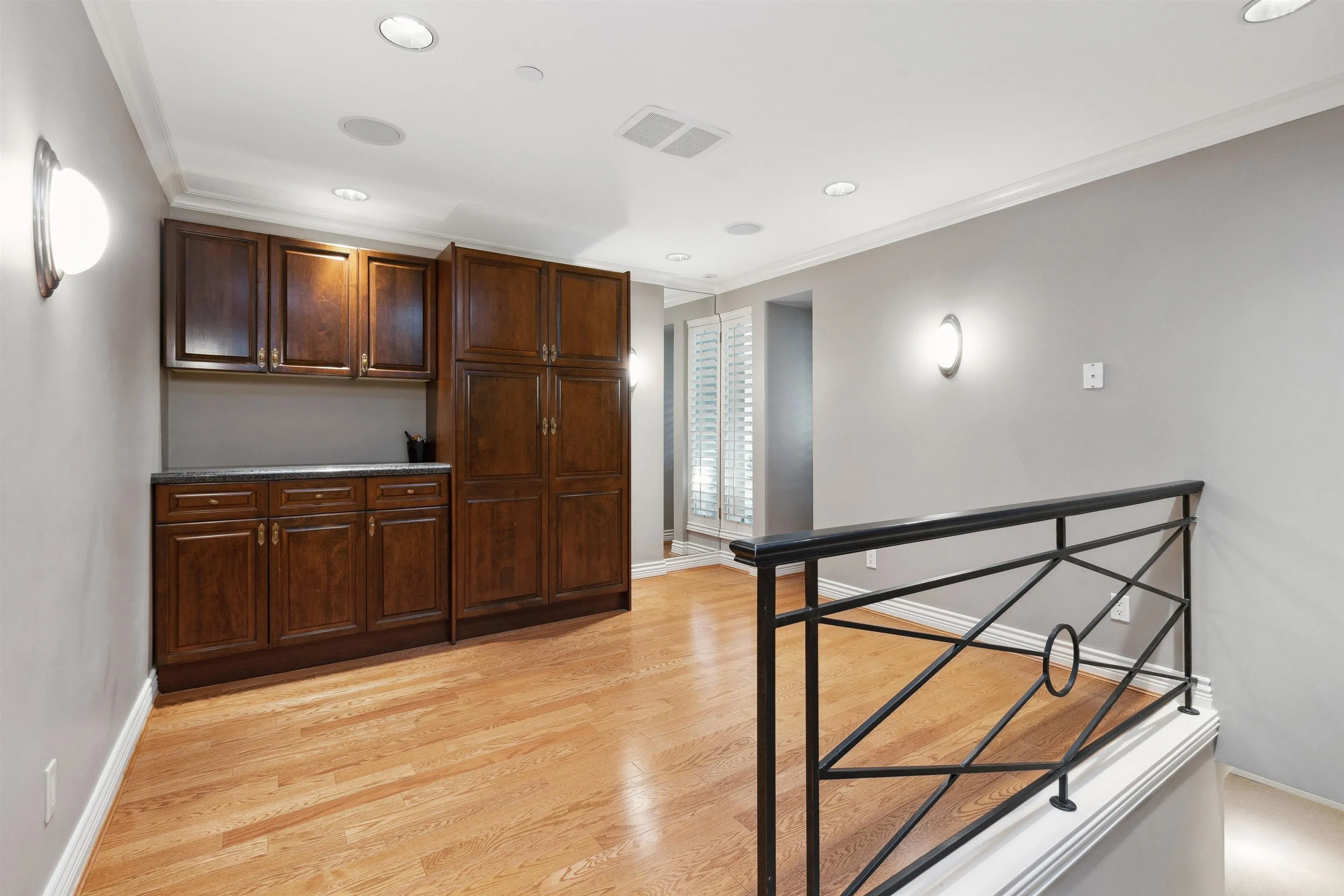 2406 Bellevue Avenue
