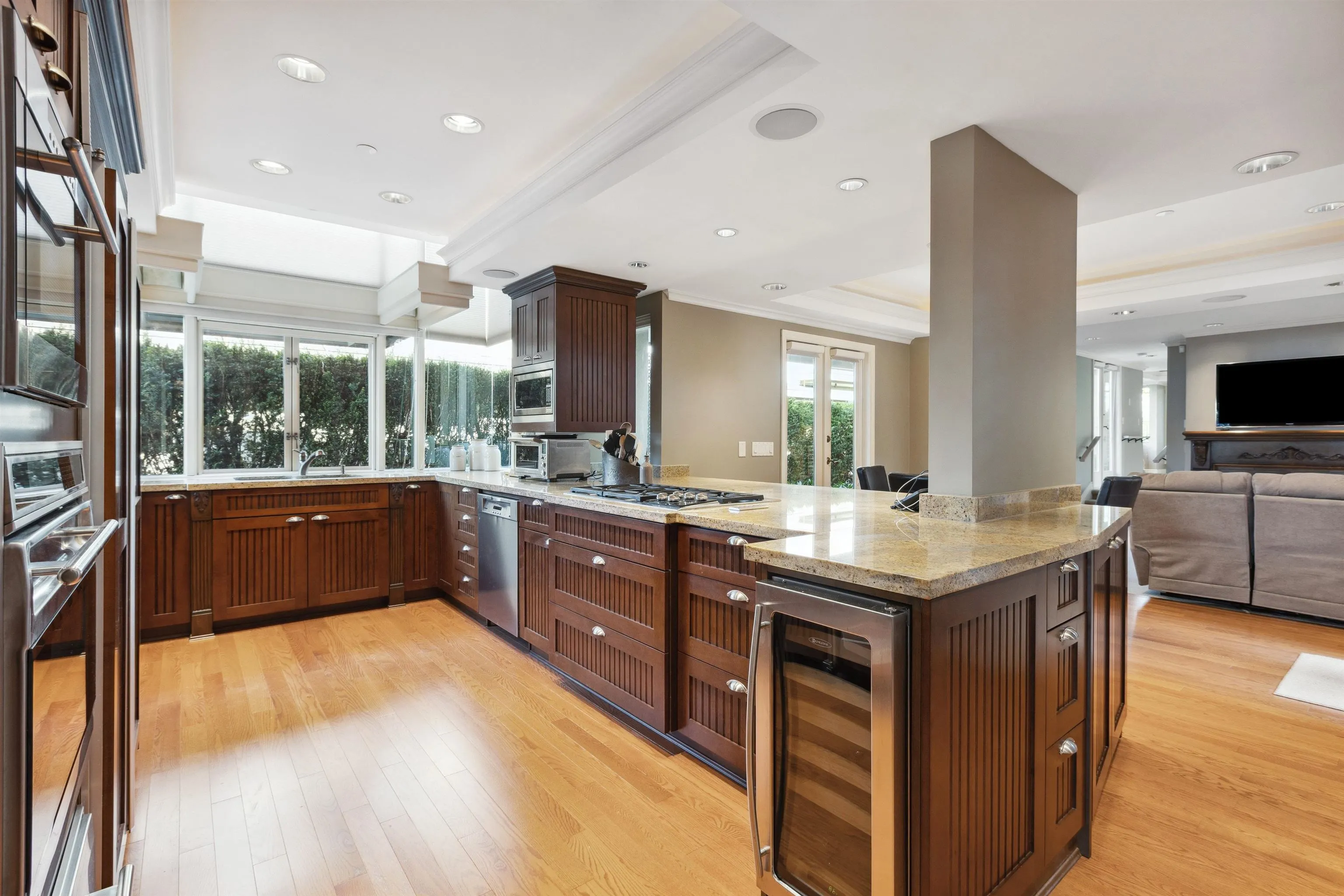 2406 Bellevue Avenue