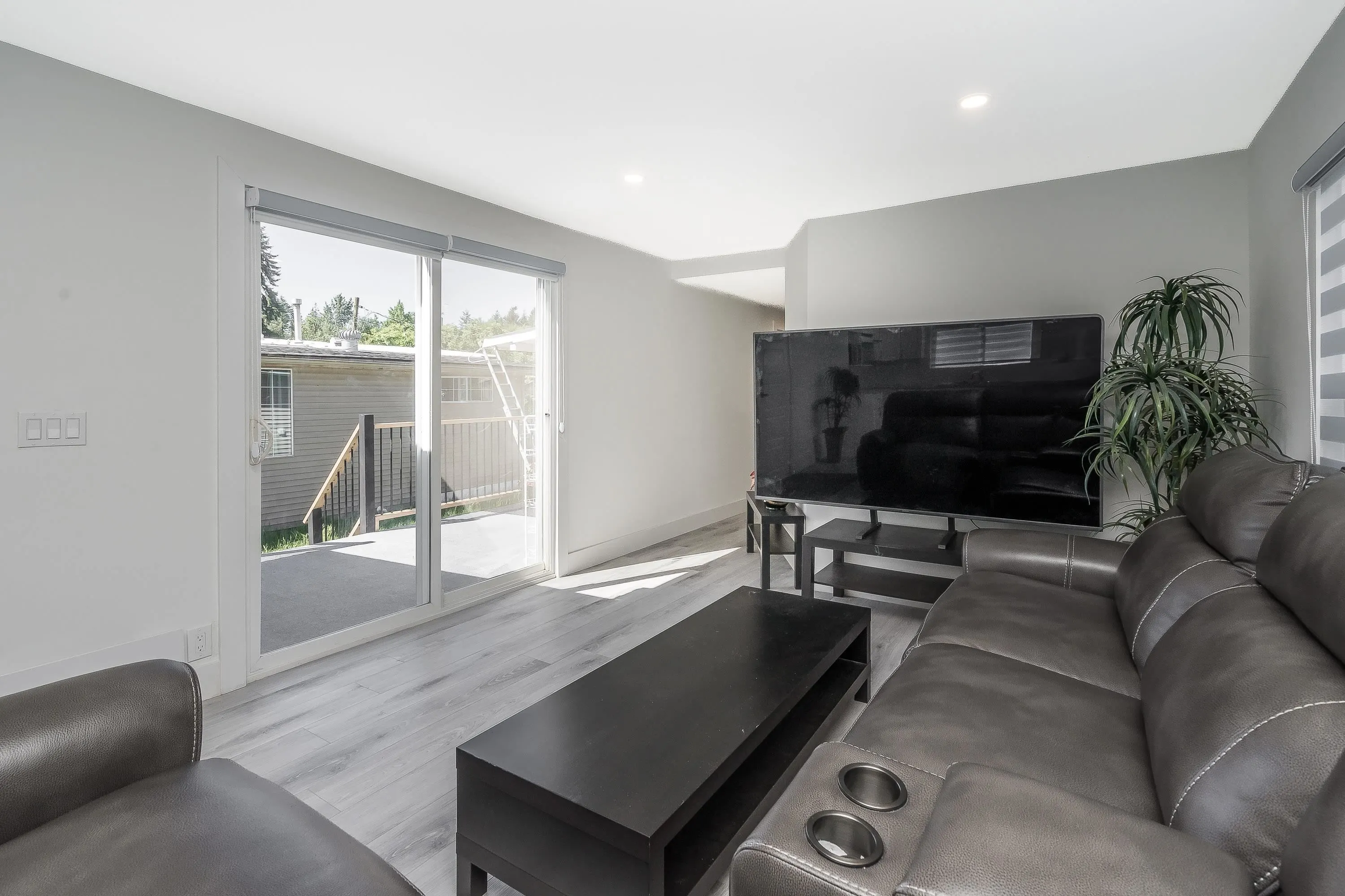 9 3031 200 Street