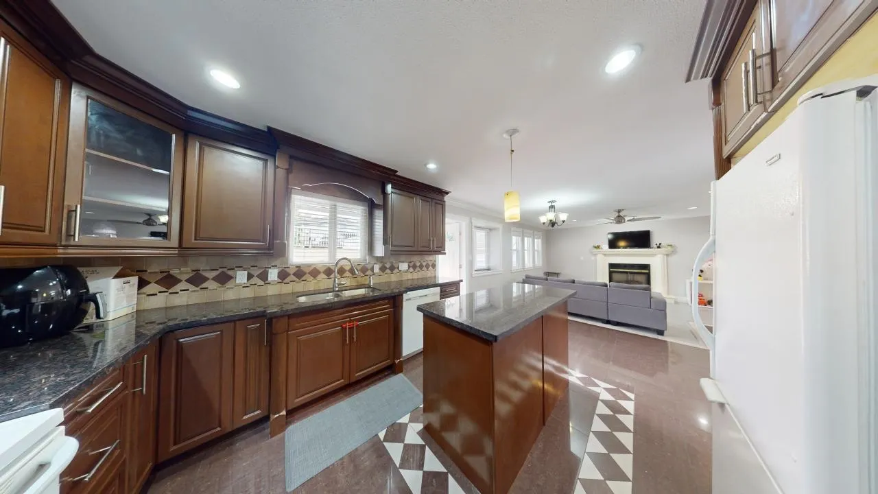 7563 Cariboo Road